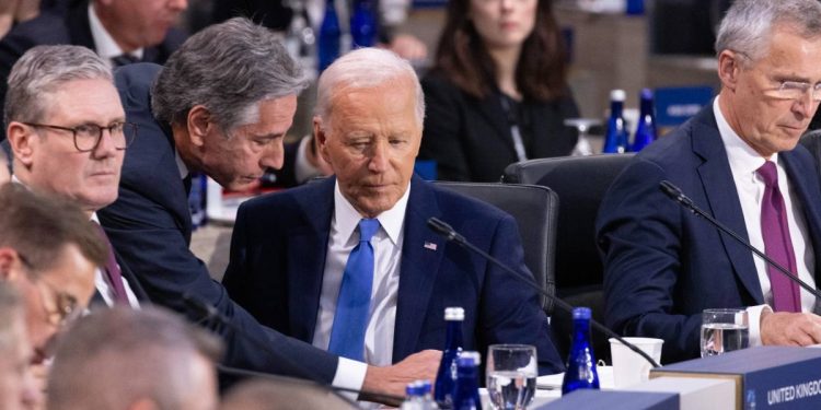 Al 75esimo summit della Nato: da sin. Keir Starmer, Anthony Blinken, Joe Biden, Jens Stoltenberg (Ansa)