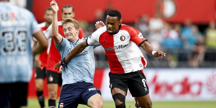 Quinten Timber in azione con il Feyenoord (Foto ANSA)