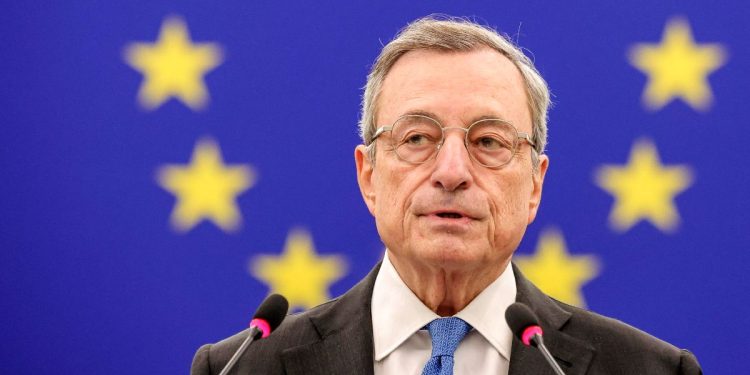 Mario Draghi al Parlamento europeo (Ansa)