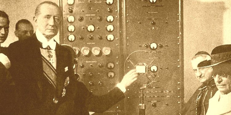 Marconi e Pio XI inaugurano la Radio Vaticana il 12 febbraio 1931