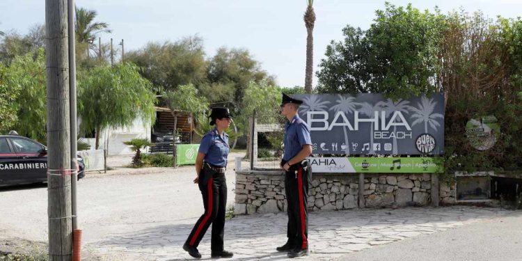 Molfetta, rissa e sparatoria fuori discoteca Bahia beach/ Morta 19enne ...