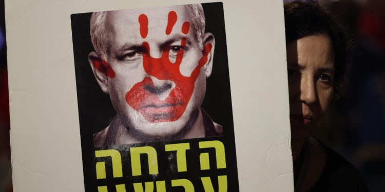 Protesta in Israele contro Netanyahu (Ansa)