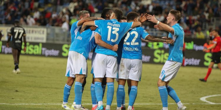 I calciatori del Napoli festeggiano un gol (Foto ANSA)