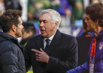 Il saluto tra Diego Simeone e Carlo Ancelotti prima di Atletico Madrid Real Madrid (Foto ANSA)