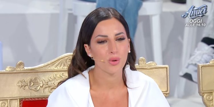 Francesca Sorrentino piange a Uomini e Donne