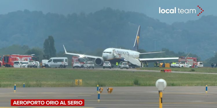 Aereo buca pneumatici a Orio al Serio (screen Youtube Local Team)