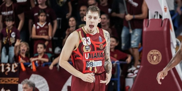 Kyle Wiltjer con la Reyer Venezia (da facebook.com/ReyerVenezia)