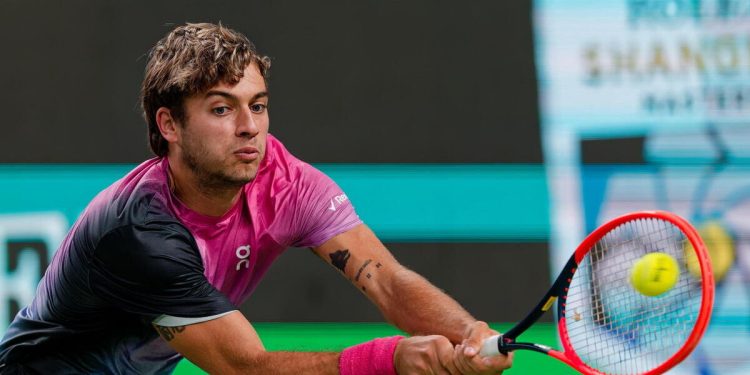 Flavio Cobolli nel torneo Atp Shanghai 2024 (Foto ANSA)