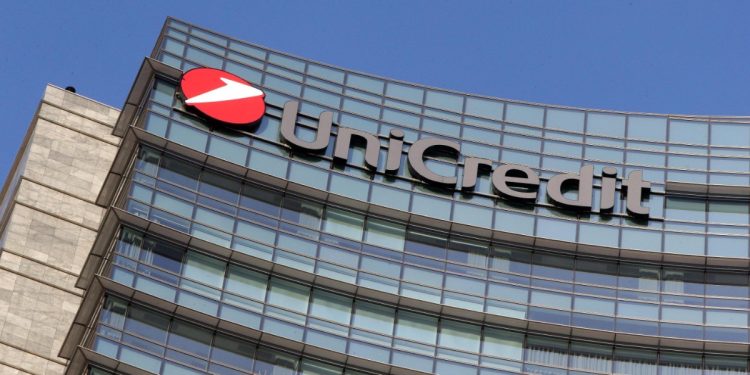 La sede Unicredit di piazza Gae Aulenti a Milano (Ansa)