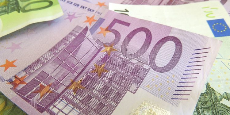 Contanti 500 e 100 euro