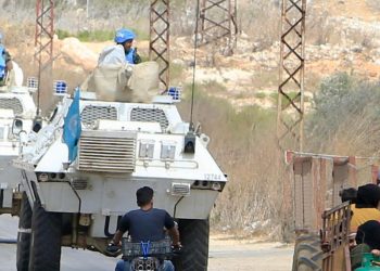 Veicoli della missione Unifil in Libano (Ansa)