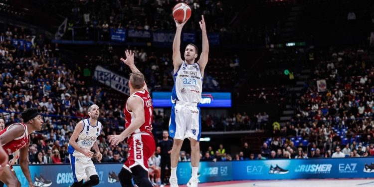 Nikola Ivanovic
al tiro con la Germani Brescia (da facebook.com/pallacanestrobrescia)