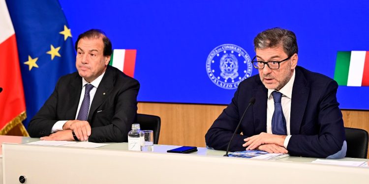 Leo e Giorgetti presentano la Manovra