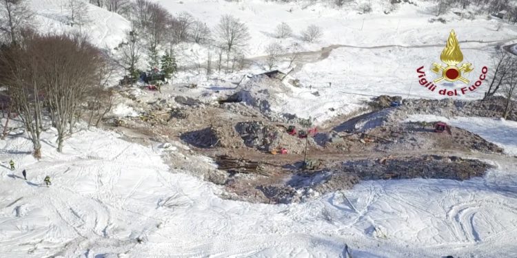 Hotel Rigopiano, i resti dopo la tragedia (Foto: Vigili del Fuoco)