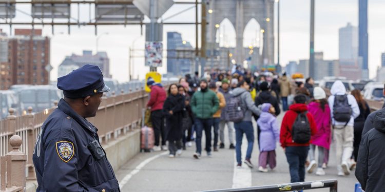 New York, il Ponte di Brooklyn (Ansa)