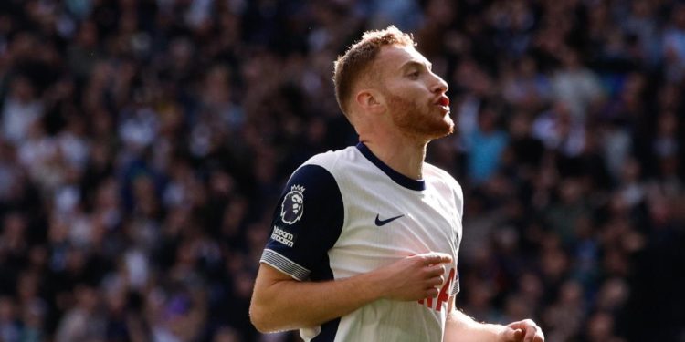 Kulusevski esulta dopo un gol segnato con il Tottenham (foto: ANSA)