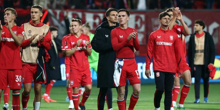 Il Twente saluta i suoi tifosi (Foto ANSA)