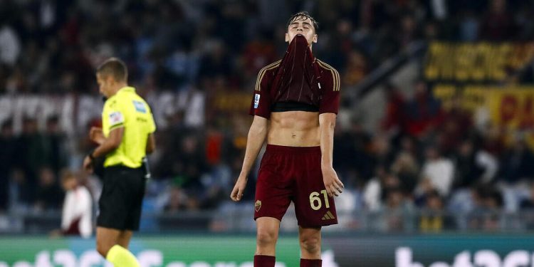 La disperazione di Niccolò Pisilli con la Roma (Foto ANSA)