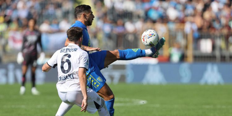 Giuseppe Pezzella e Billy Gimour in Empoli Napoli (Foto ANSA)