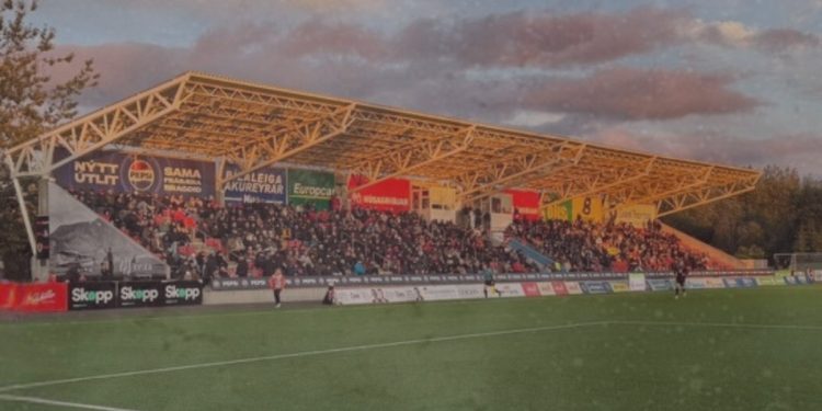 La tribuna del Vikingsvollur, stadio del Vikingur a Reykjavik (da facebook.com/vikingurfc)