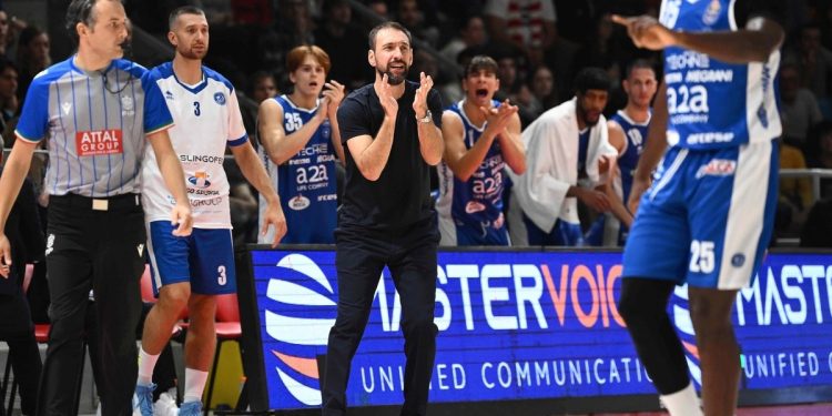 Giuseppe Poeta, allenatore della Germani Brescia (da facebook.com/pallacanestrobrescia)