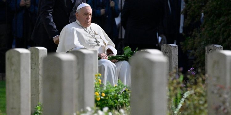 Papa Francesco, messa per i defunti