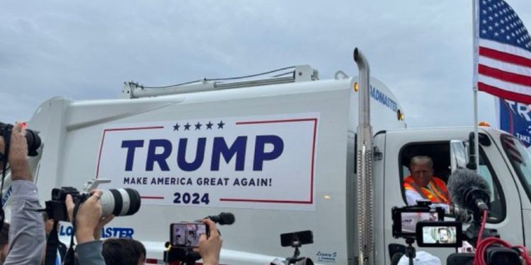 Trump sul camion della spazzatura