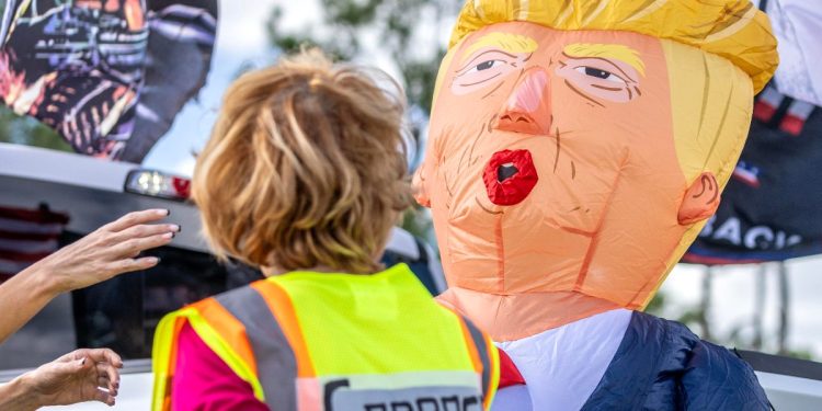 Supporters di Trump a West Palm Beach, Florida (Ansa)