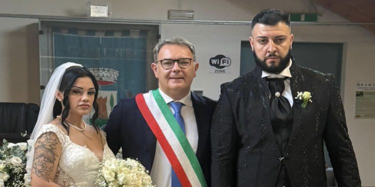 Sposi scomparsi e poi ricomparsi dopo le nozze (Foto: Facebook Enzo Guida sindaco Cesa)