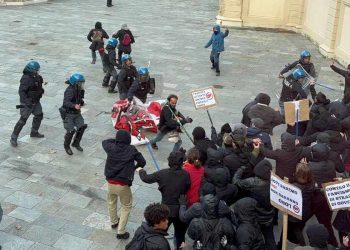 Scontri a Bologna con la polizia