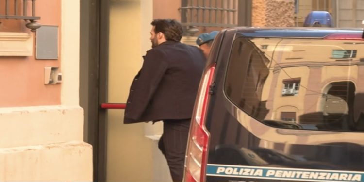 Giovanni Padovani arriva in aula per il processo d'appello (Foto: Tgr Emilia-Romagna)