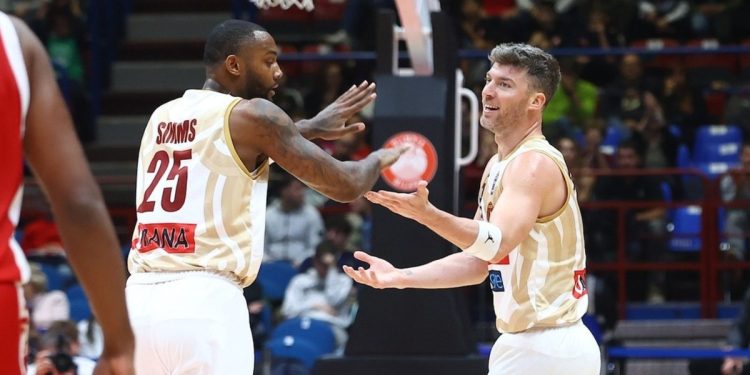 Aamir Simms e Juan Manuel Fernandez con la Reyer Venezia (da facebook.com/ReyerVenezia)