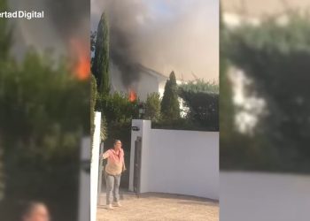 L'incendio presso la villa di Borja Mayoral, screen Youtube