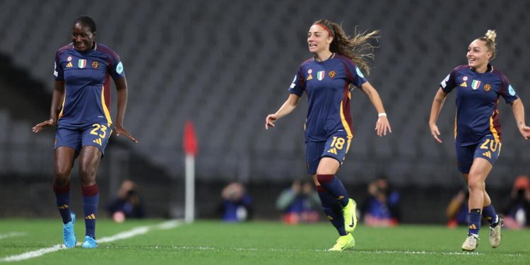 Hawa Cissoko in gol con la Roma donne in Champions League (Foto ANSA)