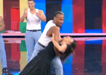 Colombia Salsa Style con Sabrina Ferilli a Tu si que vales (Screenshot)