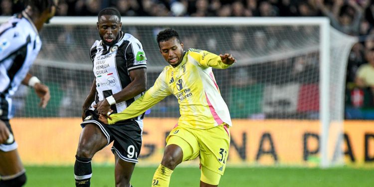 Juan Cabal con la maglia della Juventus (Foto ANSA)