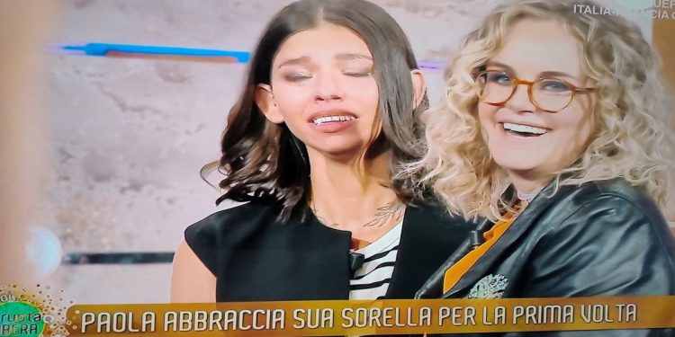 Paola Marchetti e sua sorella Dalianny, riunite dopo 15 anni a Da noi a ruota libera. (Foto: Web)