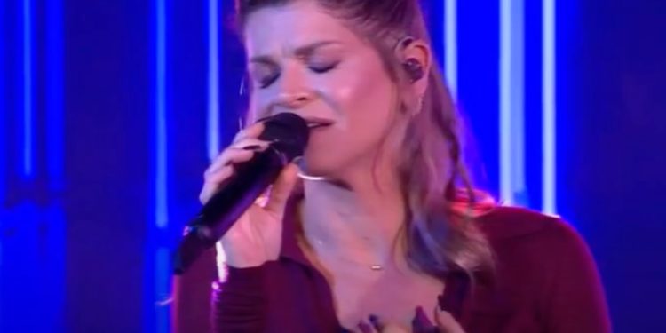 Alessandra Amoroso a Radio Italia Live (Foto: screenshot dalla trasmissione)