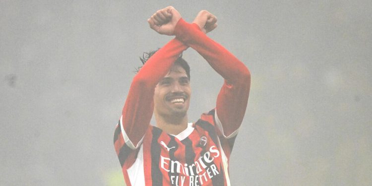 Tijjani Reijnders esulta per un gol con il Milan (Foto ANSA)