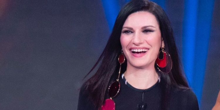 foto laura Pausini verissimo