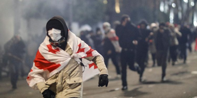 Protesta degli europeisti a Tbilisi (Ansa)