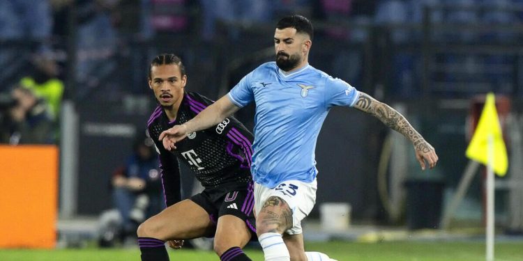 Elseid Hysaj contro Leroy Sané in Lazio Bayern (Foto ANSA)