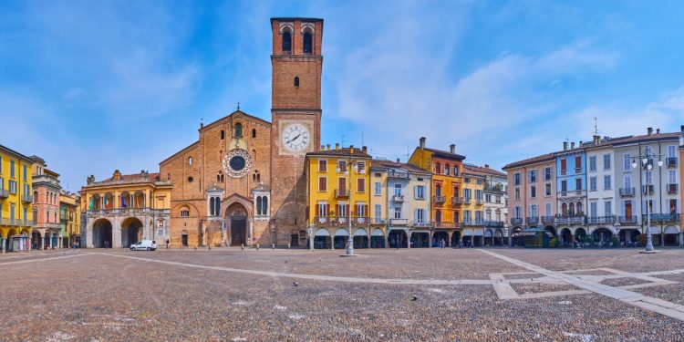 Piazza della Vittoria a Lodi (@inLombardia)