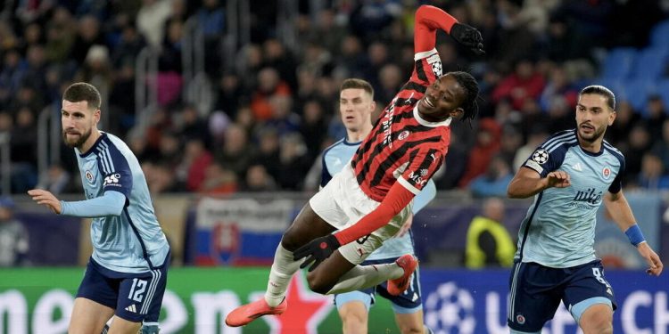 Rafael Leao con il Milan in Champions League (Foto ANSA)