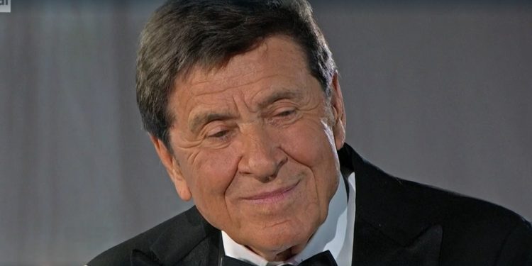 Gianni Morandi compie 80 anni (Screen Raiplay)