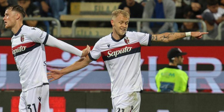 Jens Odgaard esulta con il Bologna (Foto ANSA)