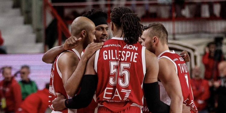 Il gruppo dell'Olimpia Milano (da facebook.com/OlimpiaMilano1936)