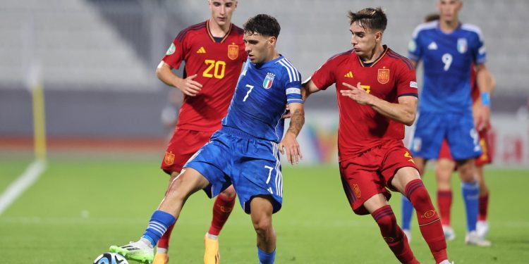 Luis Hasa con la maglia dell'Italia U19 (Ansa)