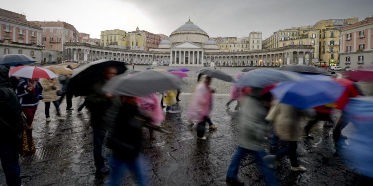 Maltempo a Napoli (Ansa)