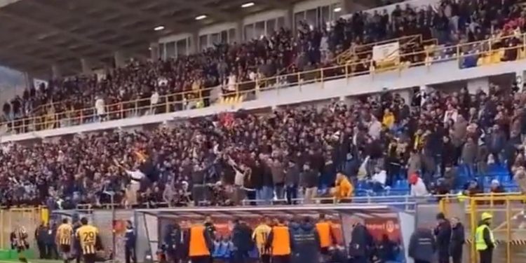 Saluto romano tifosi Juve Stabia (Screenshot Youtube)